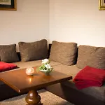 Zajazd Gaestehaus Mira *