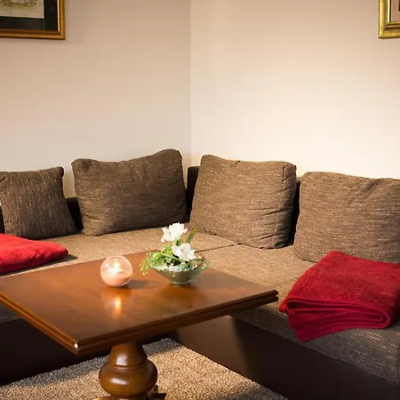 Han/Misafirhane Gaestehaus Mira *